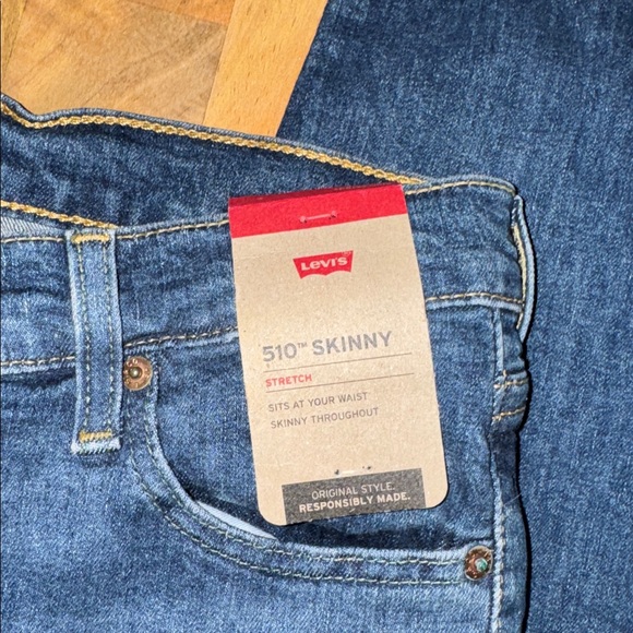 Levi’s - Picture 3 of 5